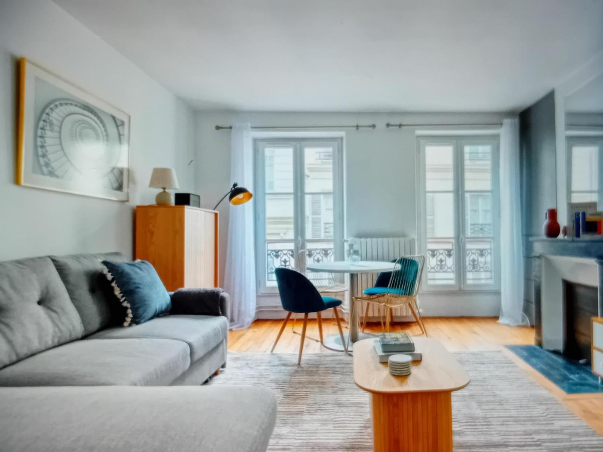 1mins At Gare Montparnasse, Center , Close To Eiffel Tour And Louvre Meusm,awesome Place * Paris