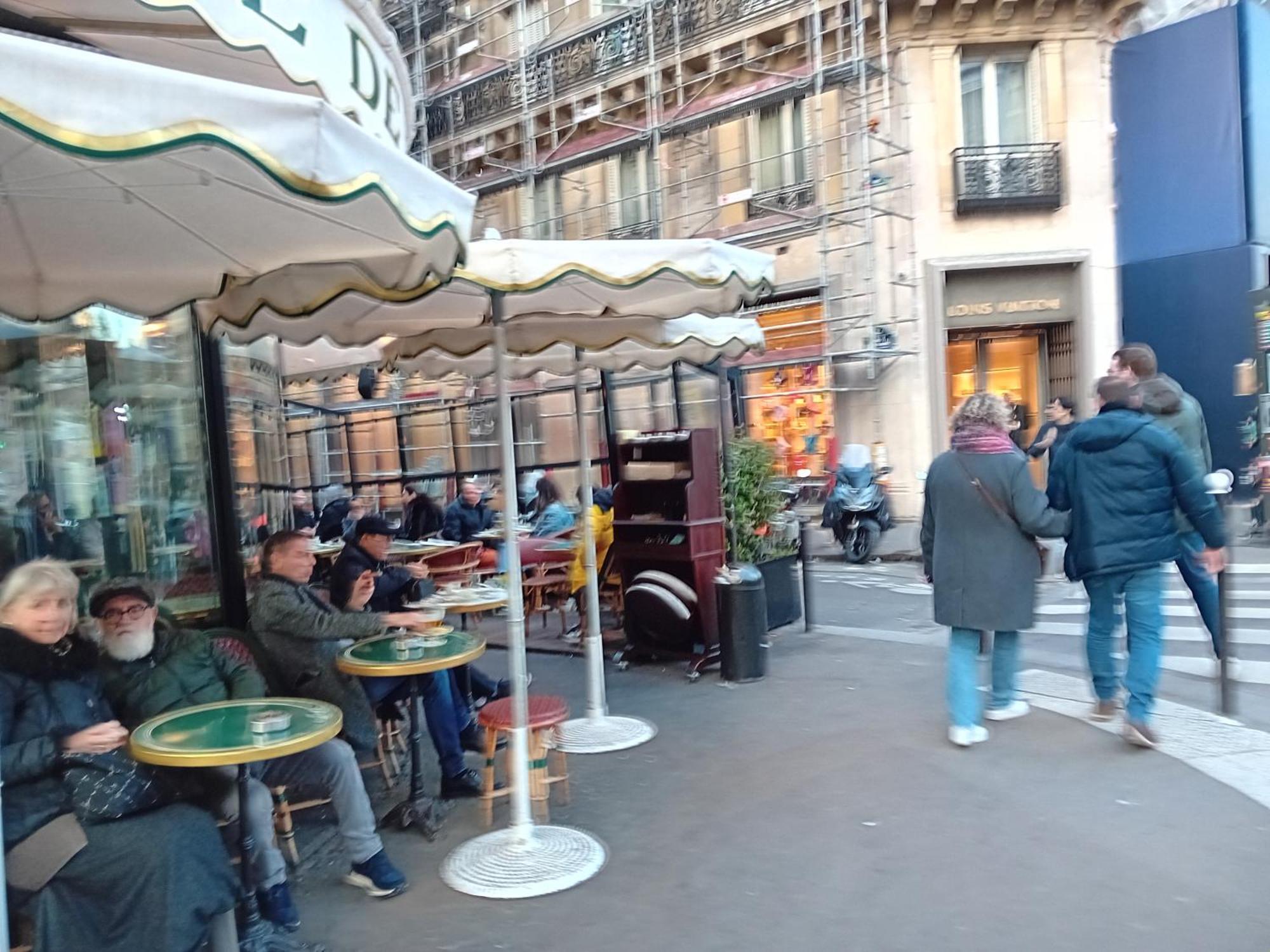 1mins At Gare Montparnasse, Center , Close To Eiffel Tour And Louvre Meusm,awesome Place * Paris
