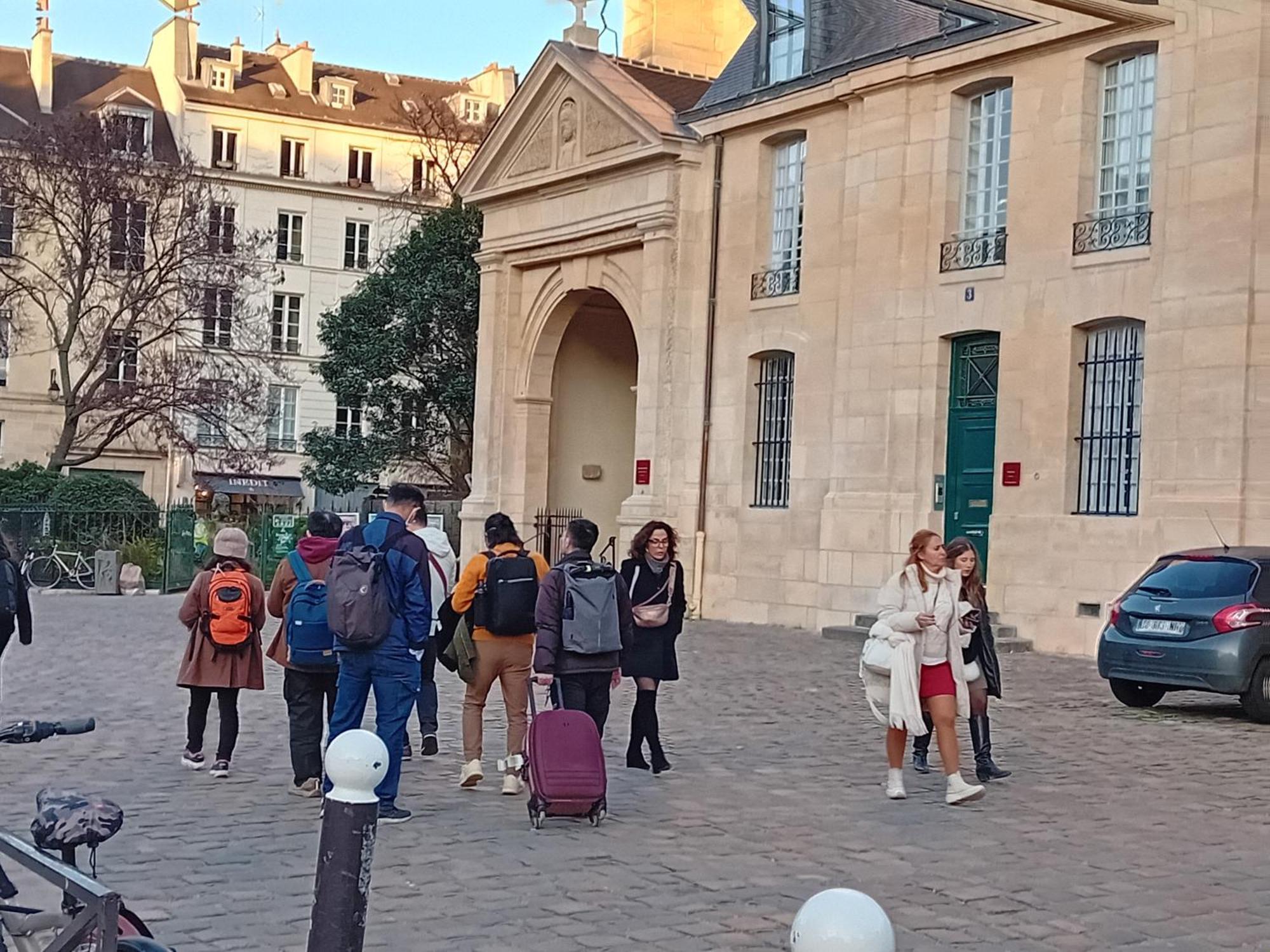 1mins At Gare Montparnasse, Center , Close To Eiffel Tour And Louvre Meusm,awesome Place Apartment