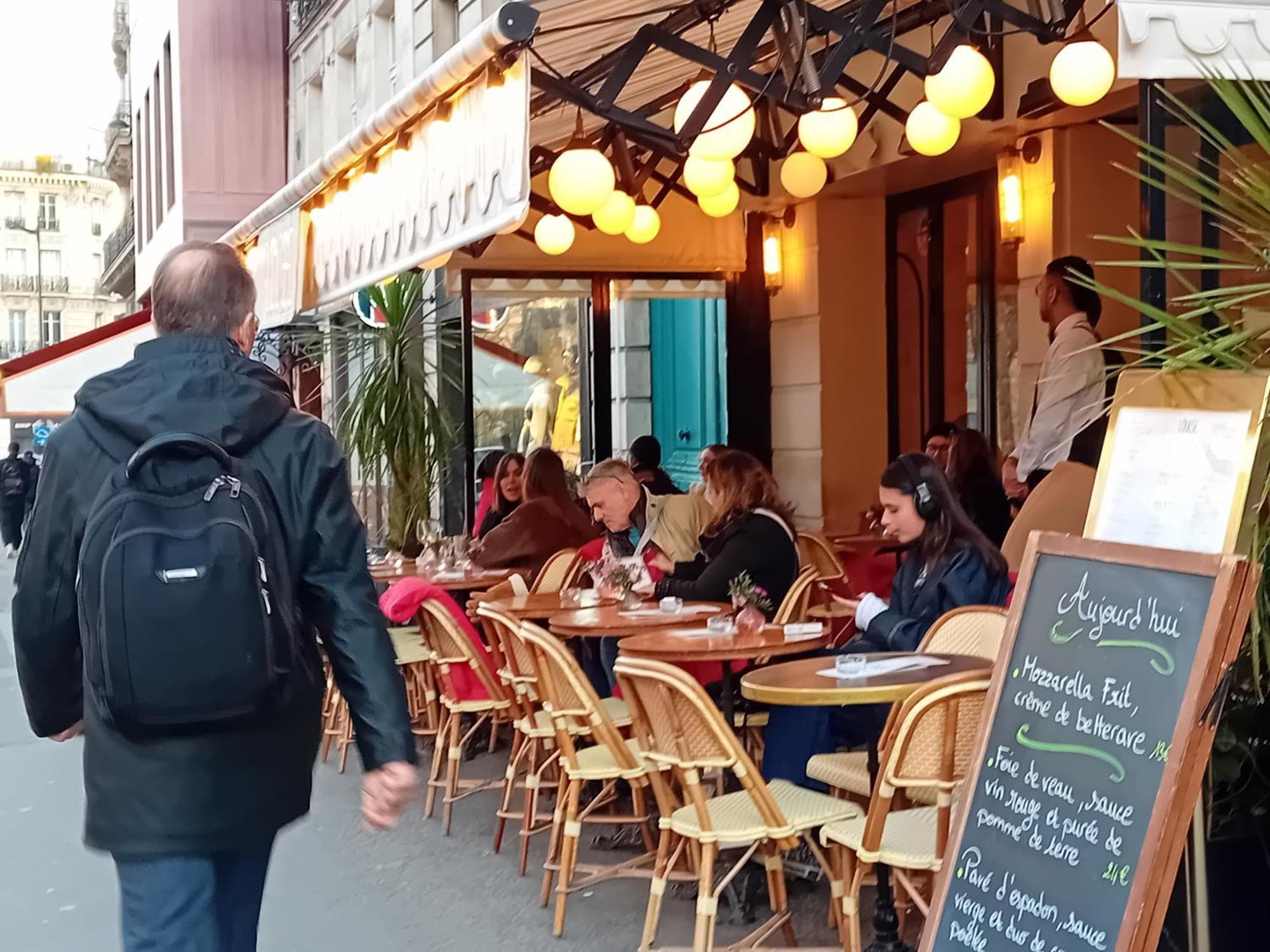 1mins At Gare Montparnasse, Center , Close To Eiffel Tour And Louvre Meusm,awesome Place * Paris